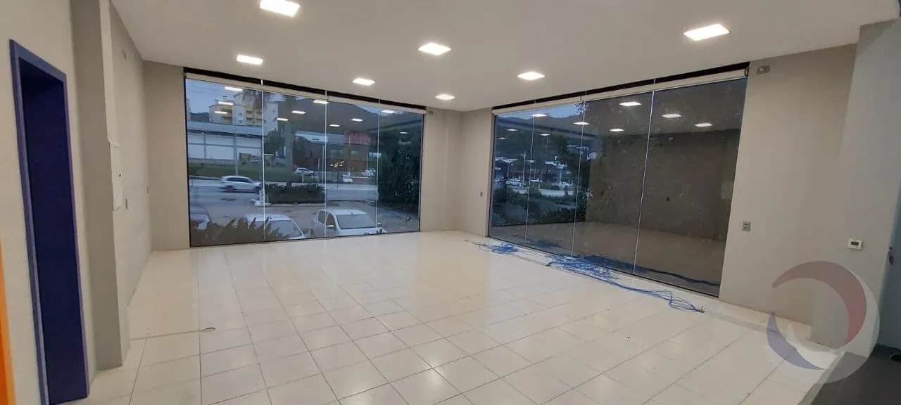 Loja para venda em Saco Grande com 226 m²
