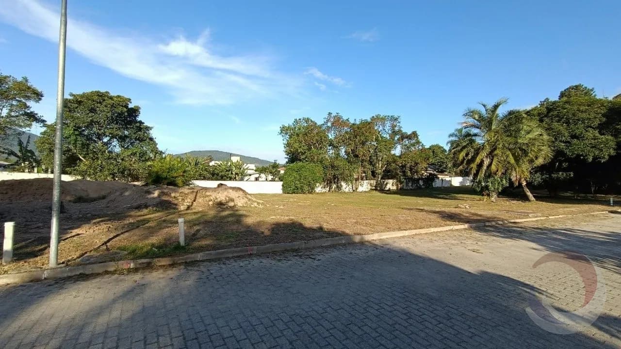 Terreno para venda em Ratones com 450 m²