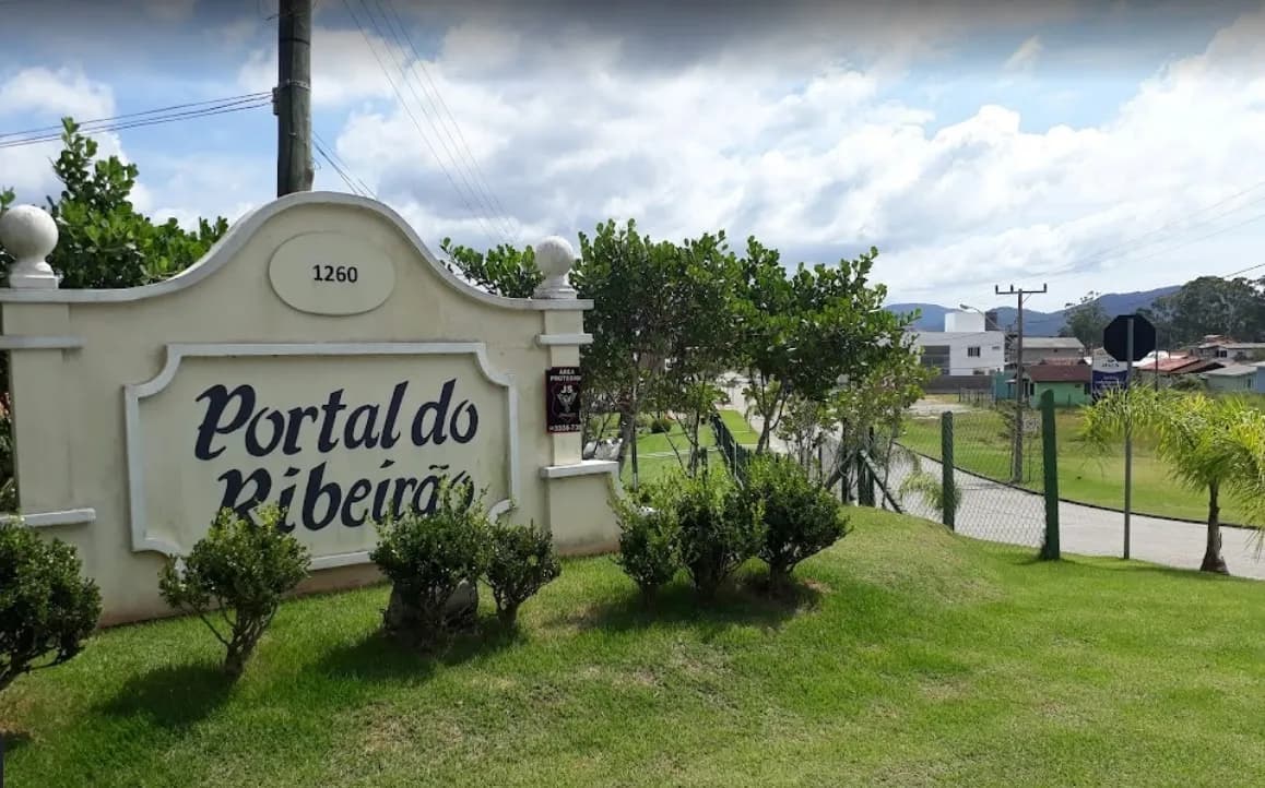 Terreno para venda em Ribeirão da Ilha com 360 m²