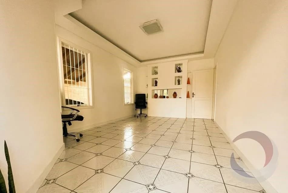 Casa para venda com 3 dormitórios em Centro com 240 m²