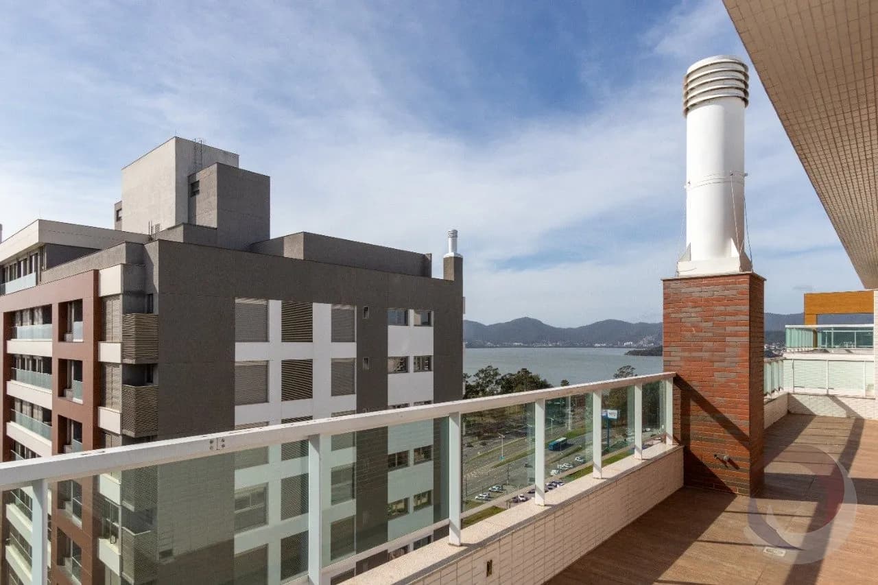 Cobertura para venda com 3 dormitórios em Agronômica com 373 m²