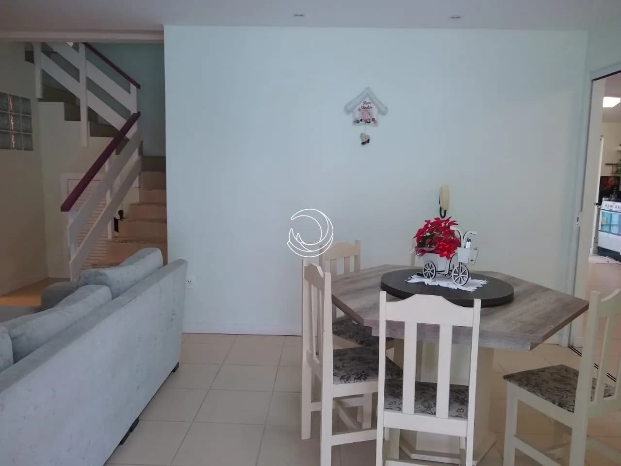 Casa para venda com 5 dormitórios em Canasvieiras com 185 m²