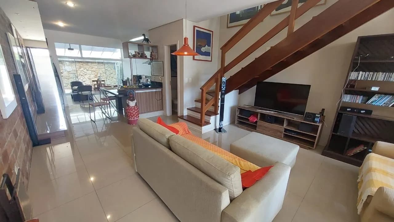 Casa para venda com 2 dormitórios em Lagoa Da Conceição com 140 m²