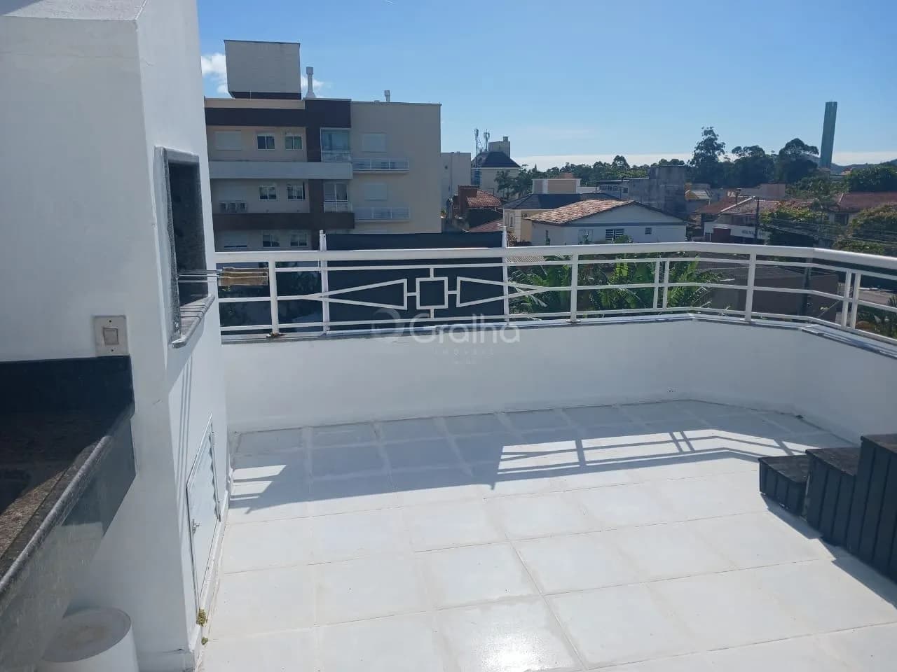 Cobertura para venda com 3 dormitórios em Canasvieiras com 164 m²