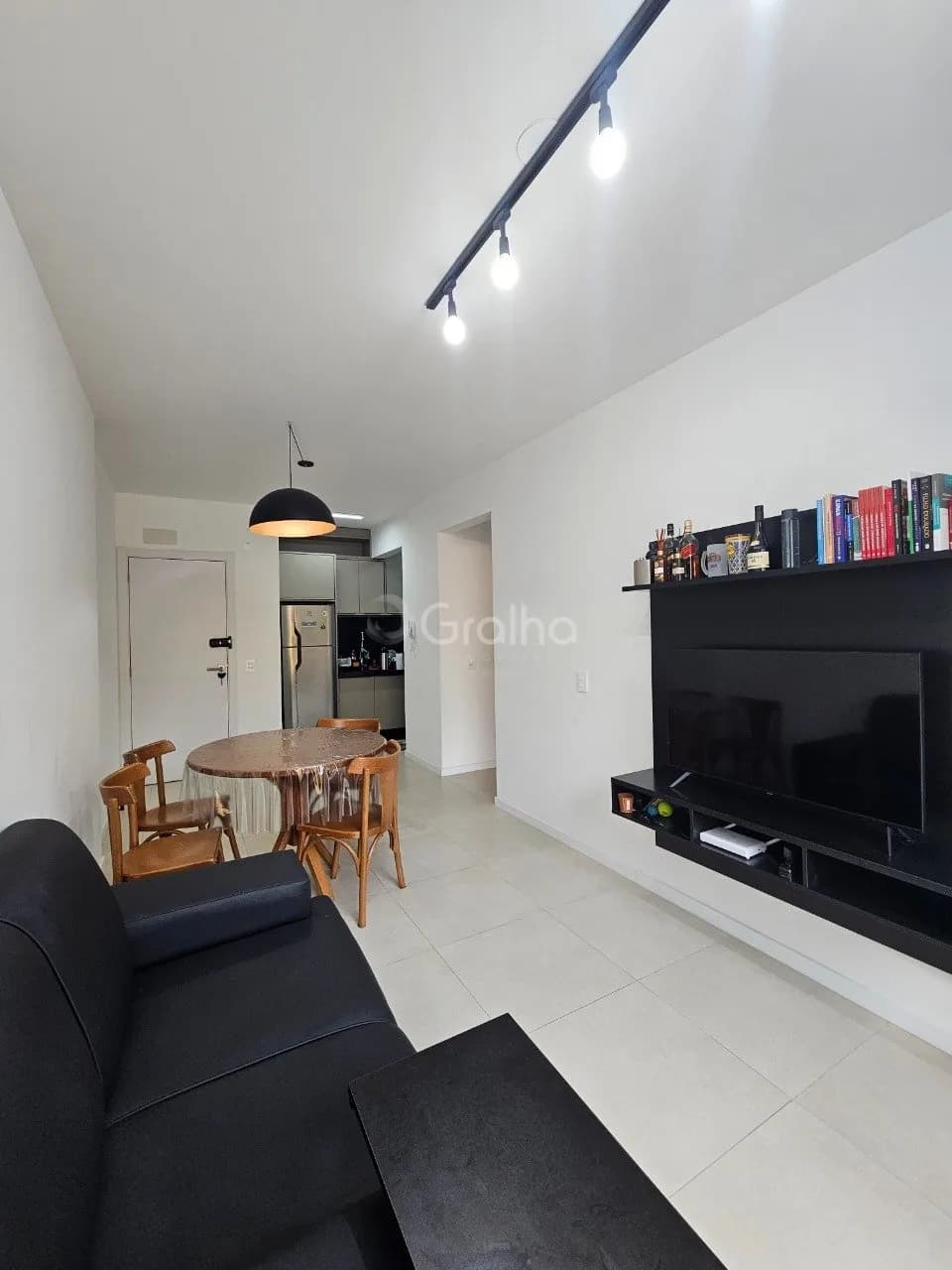 Apartamento para venda com 1 dormitório, em Carvoeira com 43 m²