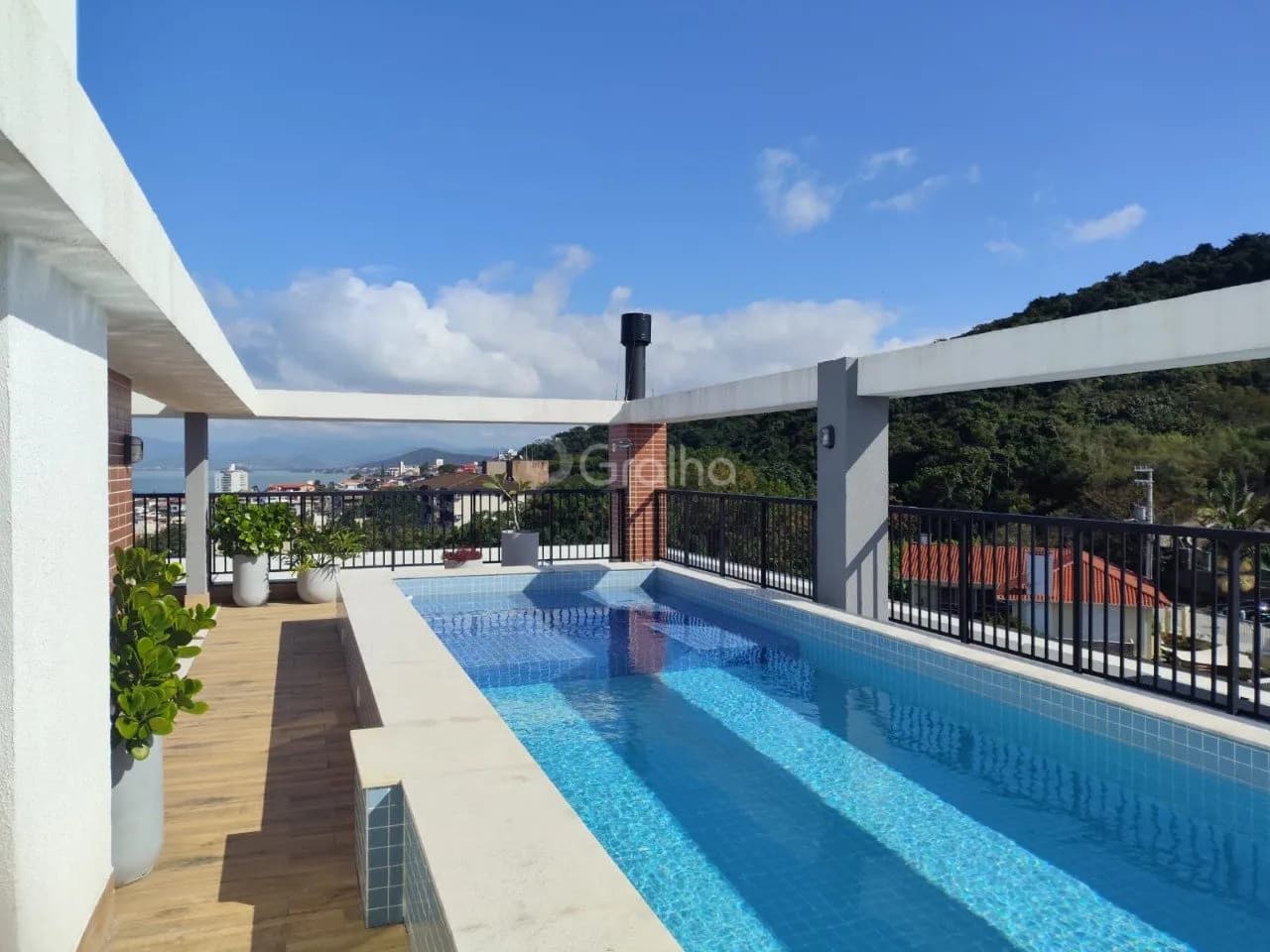 Apartamento para venda com 3 dormitórios em Coqueiros com 101 m²