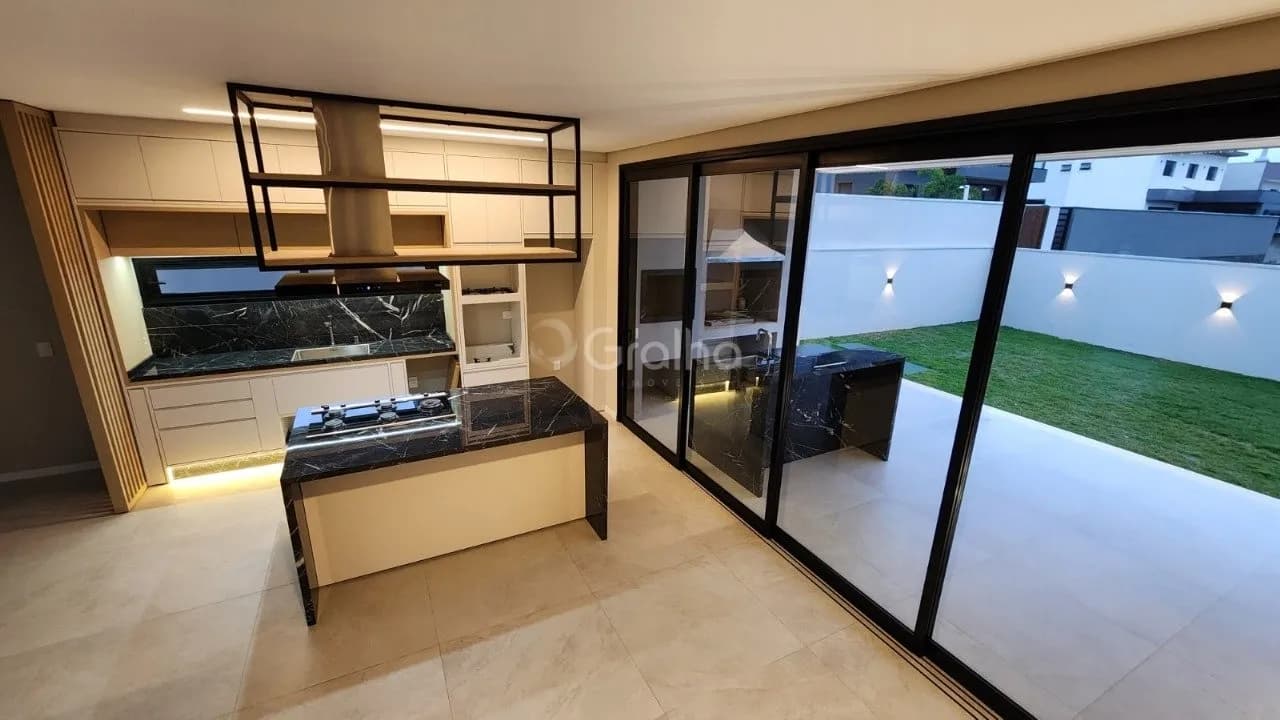 Casa para venda com 4 dormitórios em São João do Rio Vermelho com 261 m²
