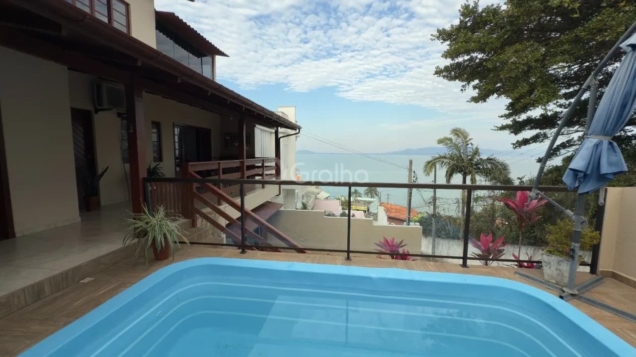 Casa para venda com 3 dormitórios em Centro com 350 m²