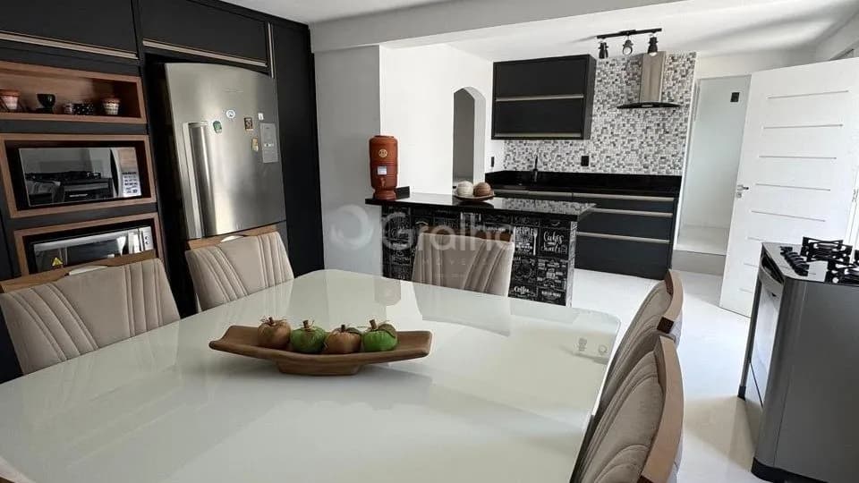 Casa para venda com 5 dormitórios em Coloninha com 150 m²