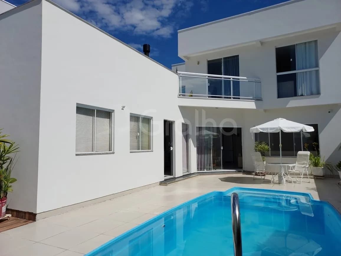 Casa para venda com 4 dormitórios em Carianos com 321 m²