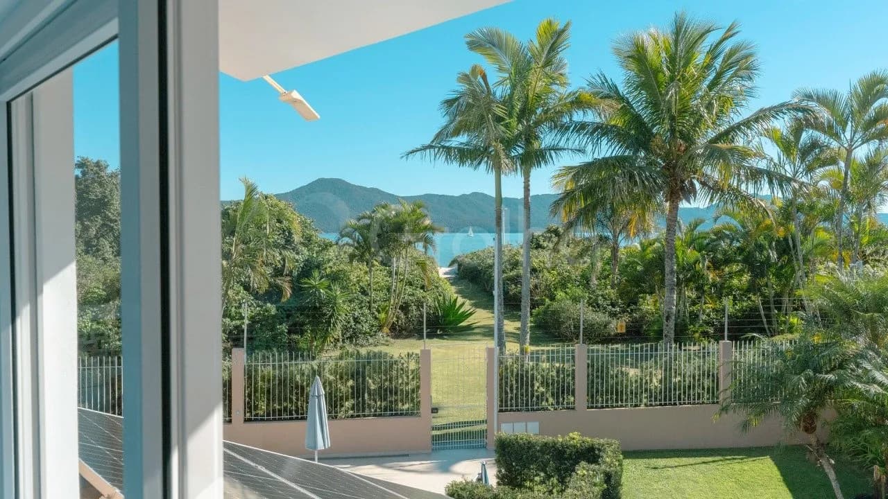 Casa para venda com 4 dormitórios em Daniela com 210 m²