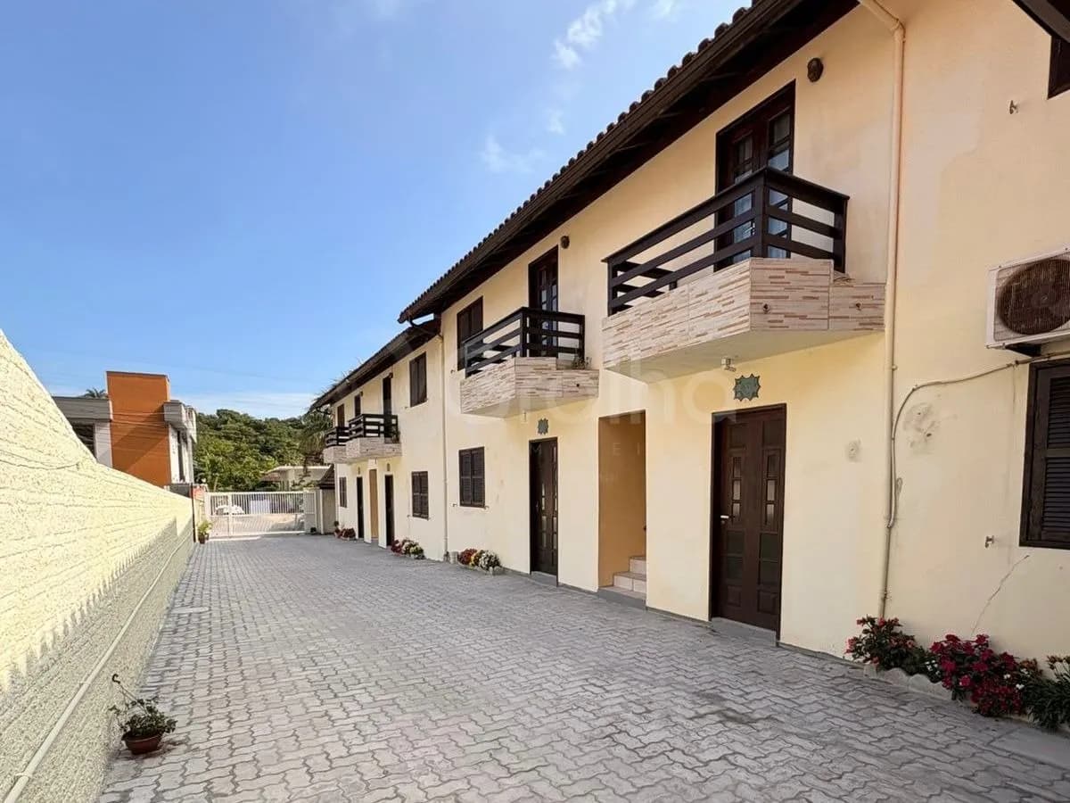 Hotel/pousada para venda em Canasvieiras com 650 m²