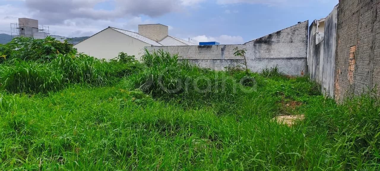 Terreno para venda em Carianos com 360 m²