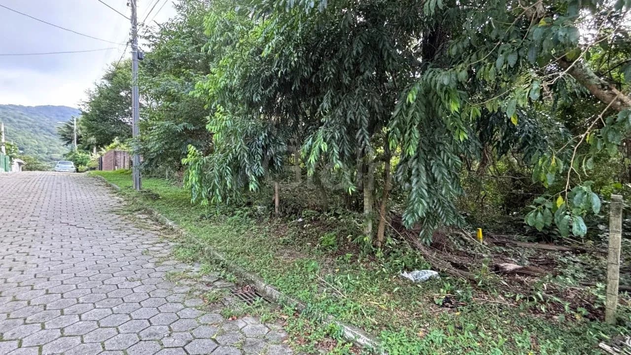 Terreno para venda em Açores com 380 m²